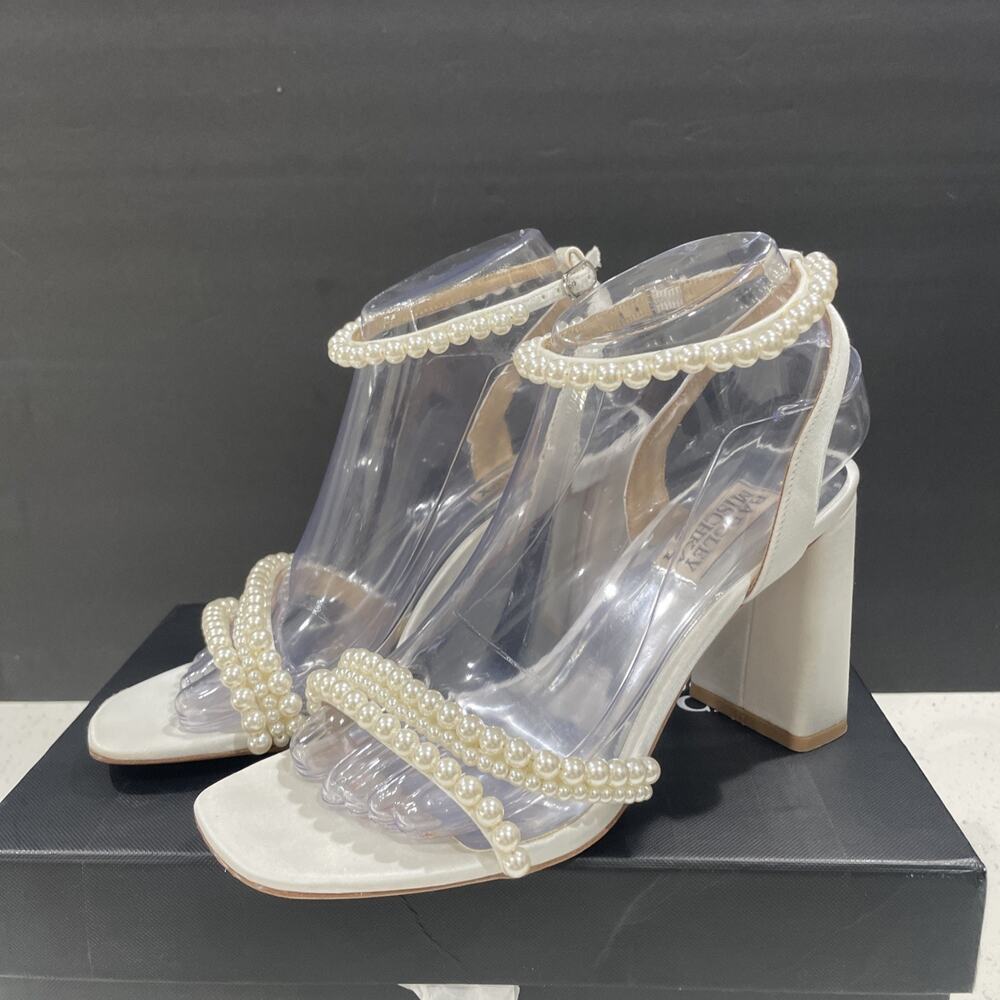 Feisty Bridal Heeled Sandal White Satin Size 7.5 Pre-Loved Badgley Mischka $273